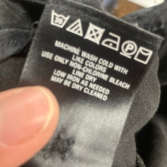 624. Anthropologie “The essential crop flare” black size 8 - Picture 4 of 9